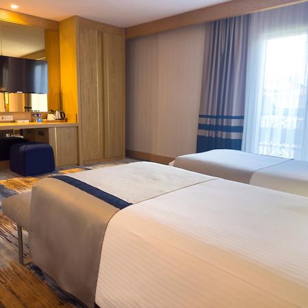 Days Inn By Wyndham Istanbul Bomonti Bagian luar foto