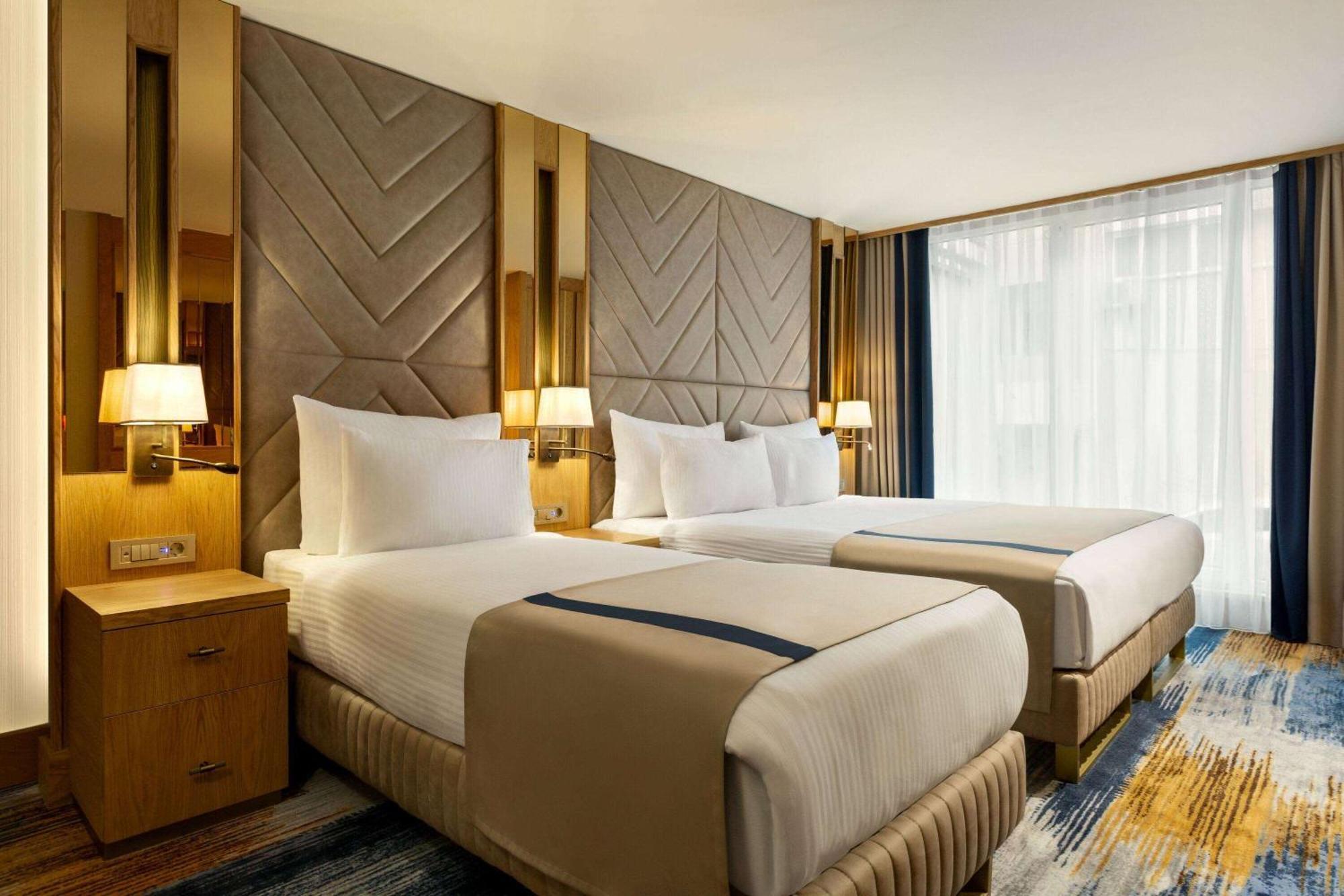 Days Inn By Wyndham Istanbul Bomonti Bagian luar foto