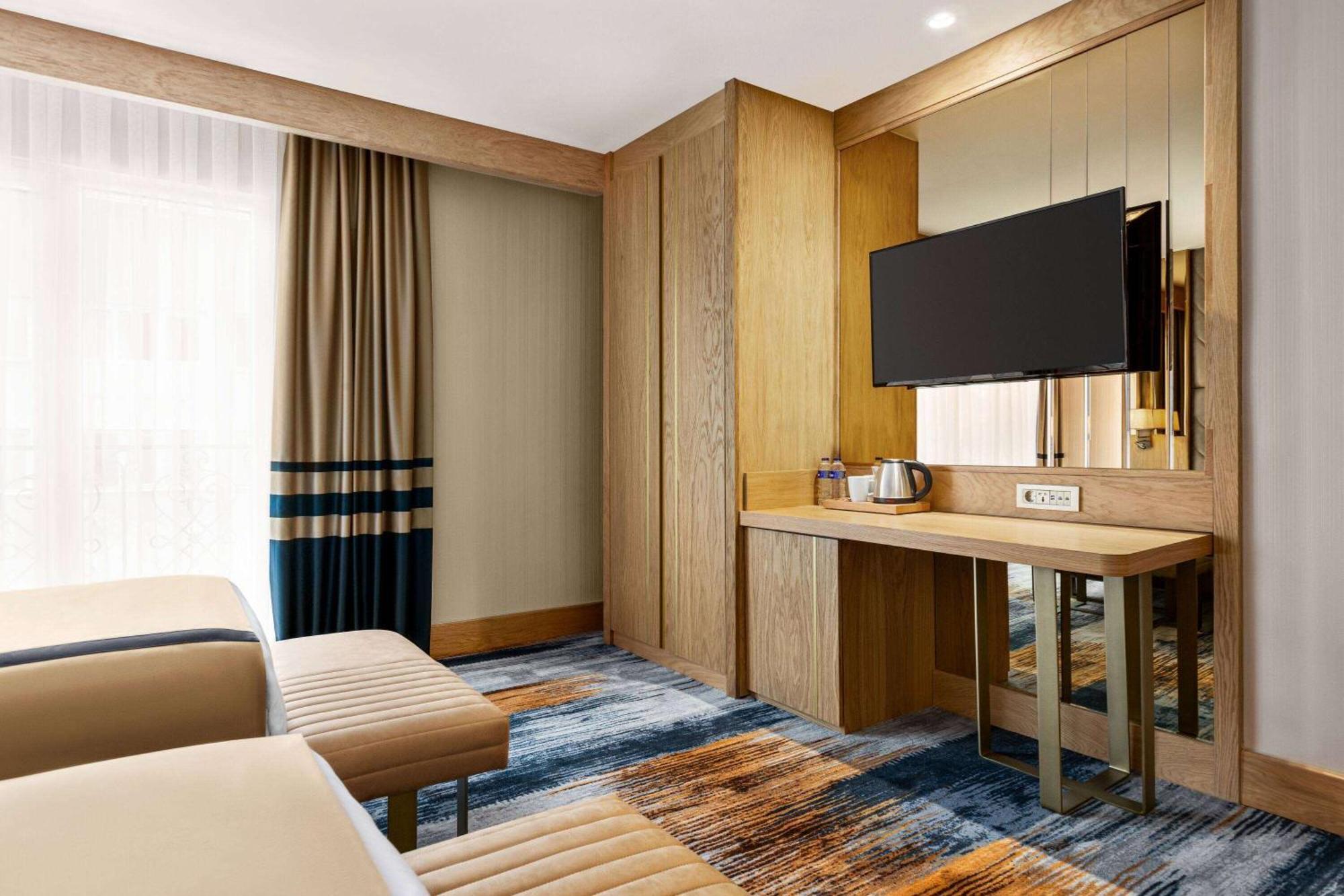 Days Inn By Wyndham Istanbul Bomonti Bagian luar foto