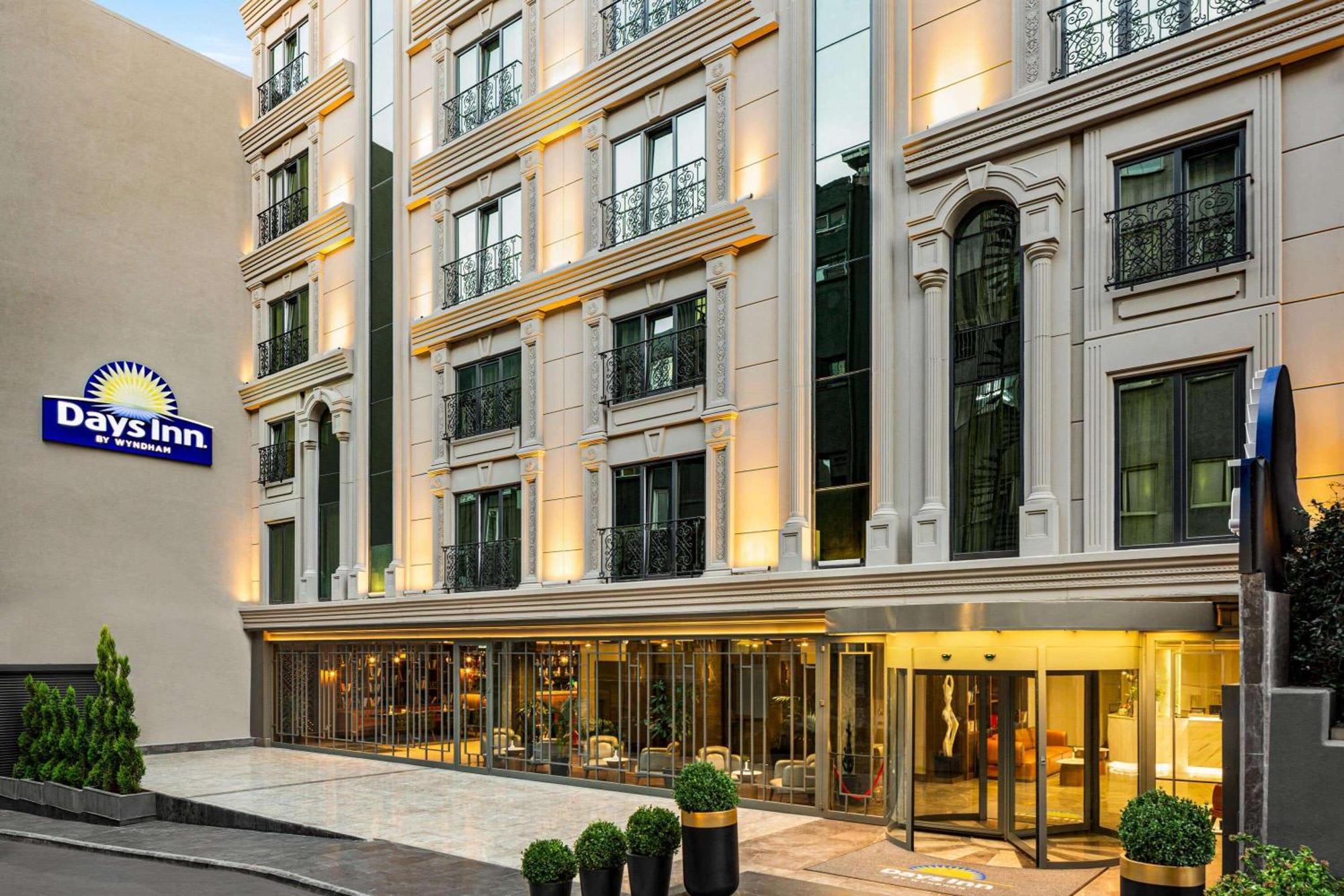 Days Inn By Wyndham Istanbul Bomonti Bagian luar foto