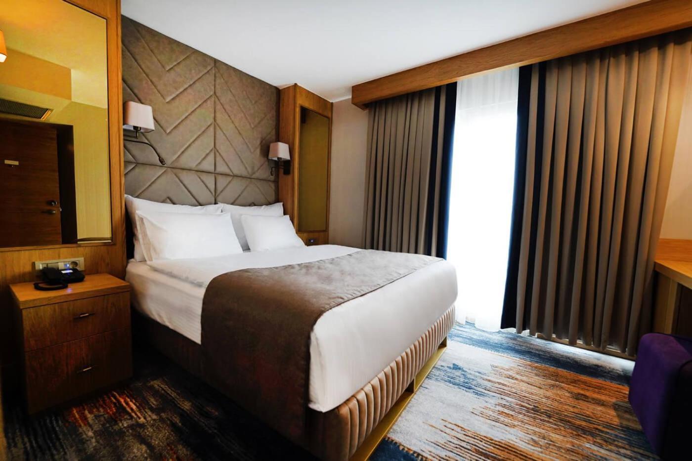 Days Inn By Wyndham Istanbul Bomonti Bagian luar foto