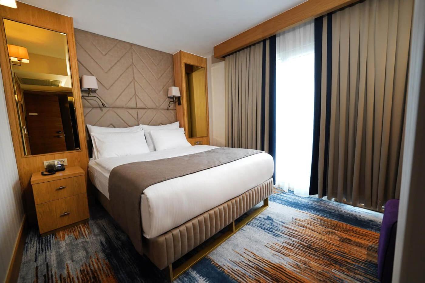 Days Inn By Wyndham Istanbul Bomonti Bagian luar foto