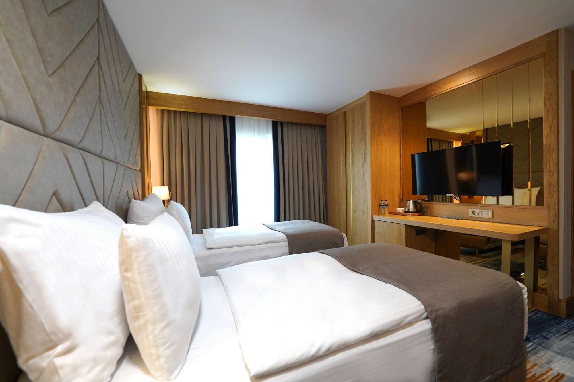 Days Inn By Wyndham Istanbul Bomonti Bagian luar foto