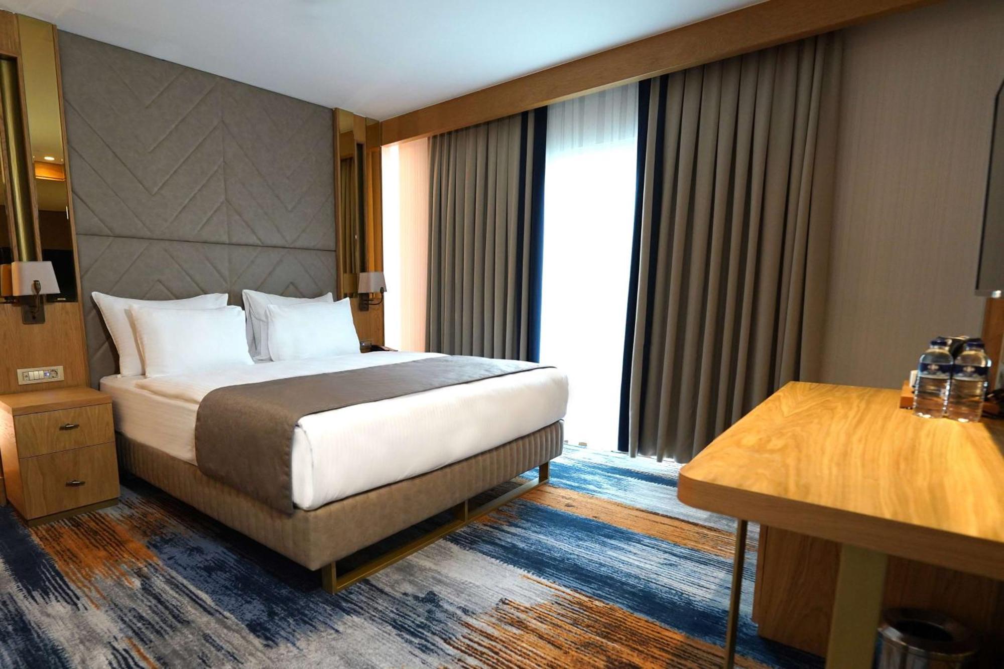 Days Inn By Wyndham Istanbul Bomonti Bagian luar foto