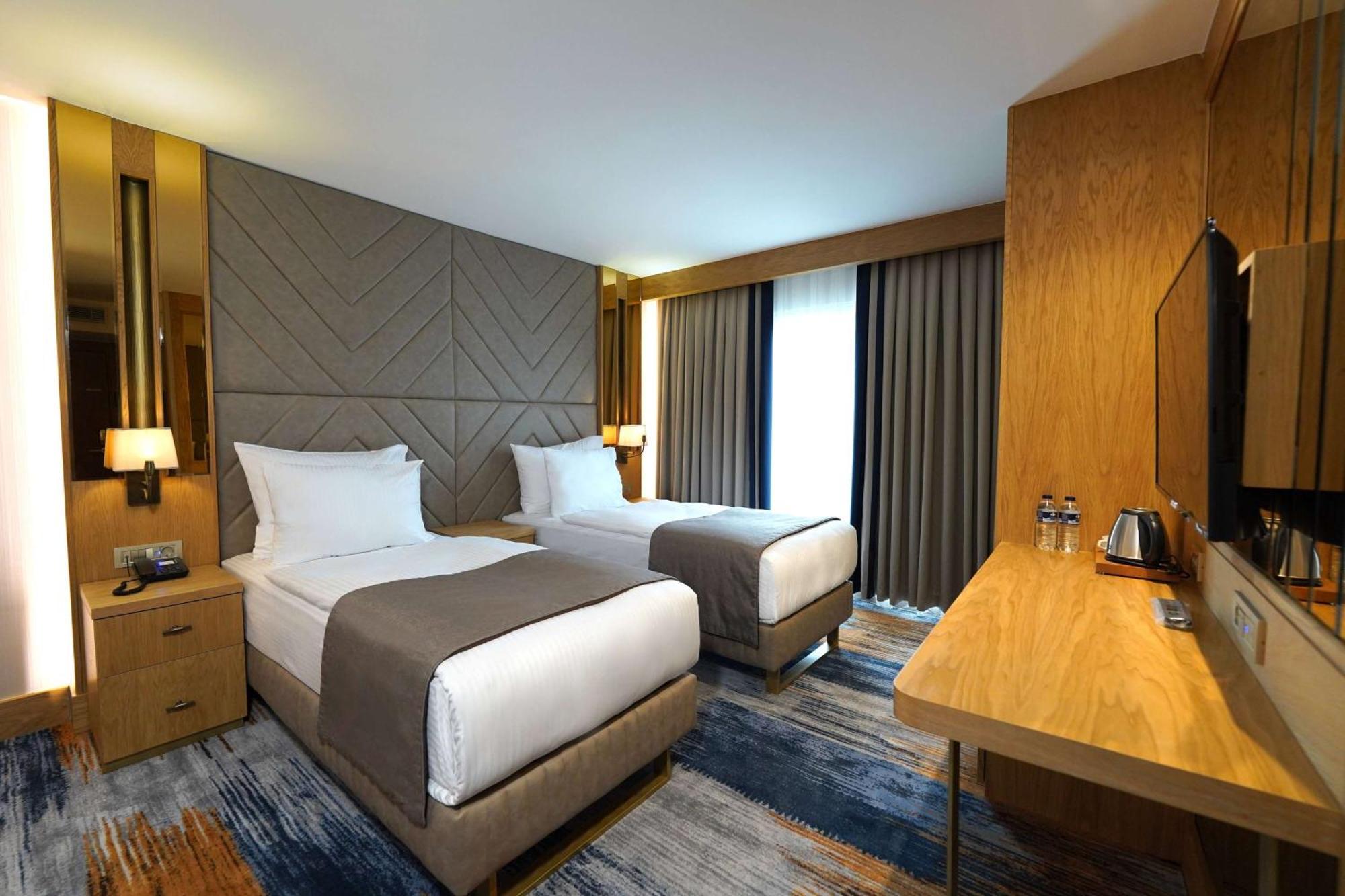 Days Inn By Wyndham Istanbul Bomonti Bagian luar foto