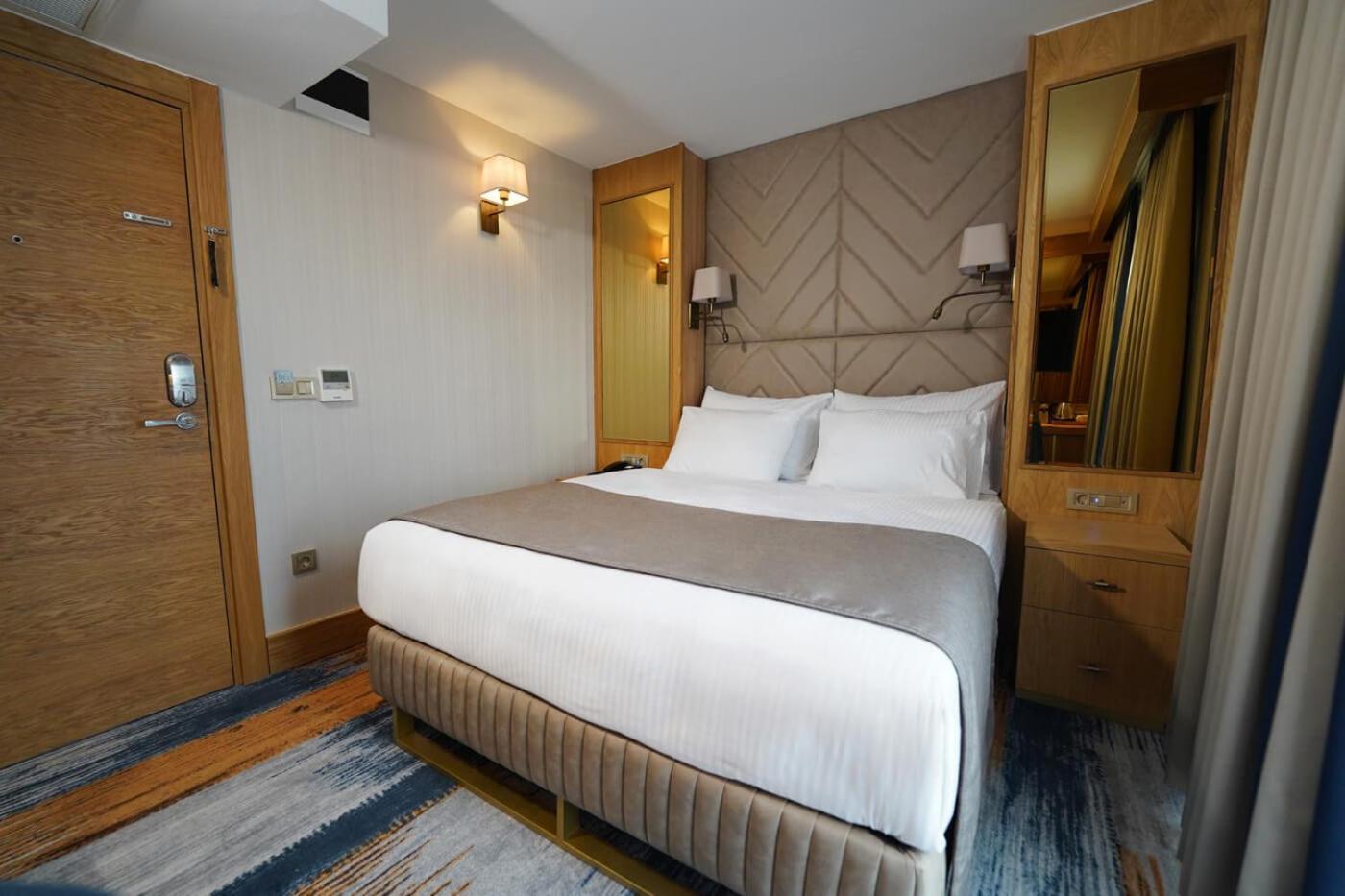 Days Inn By Wyndham Istanbul Bomonti Bagian luar foto