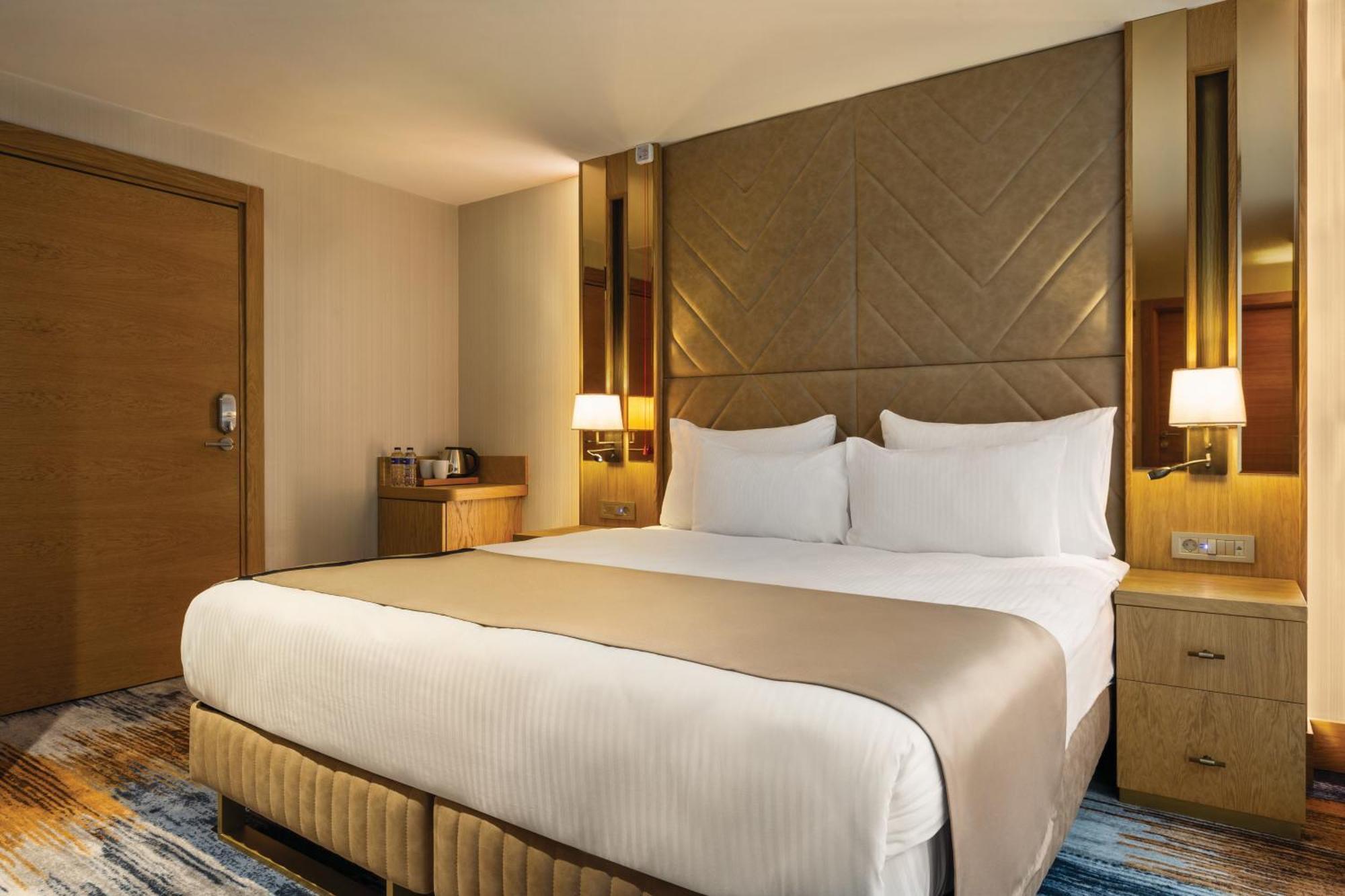 Days Inn By Wyndham Istanbul Bomonti Bagian luar foto