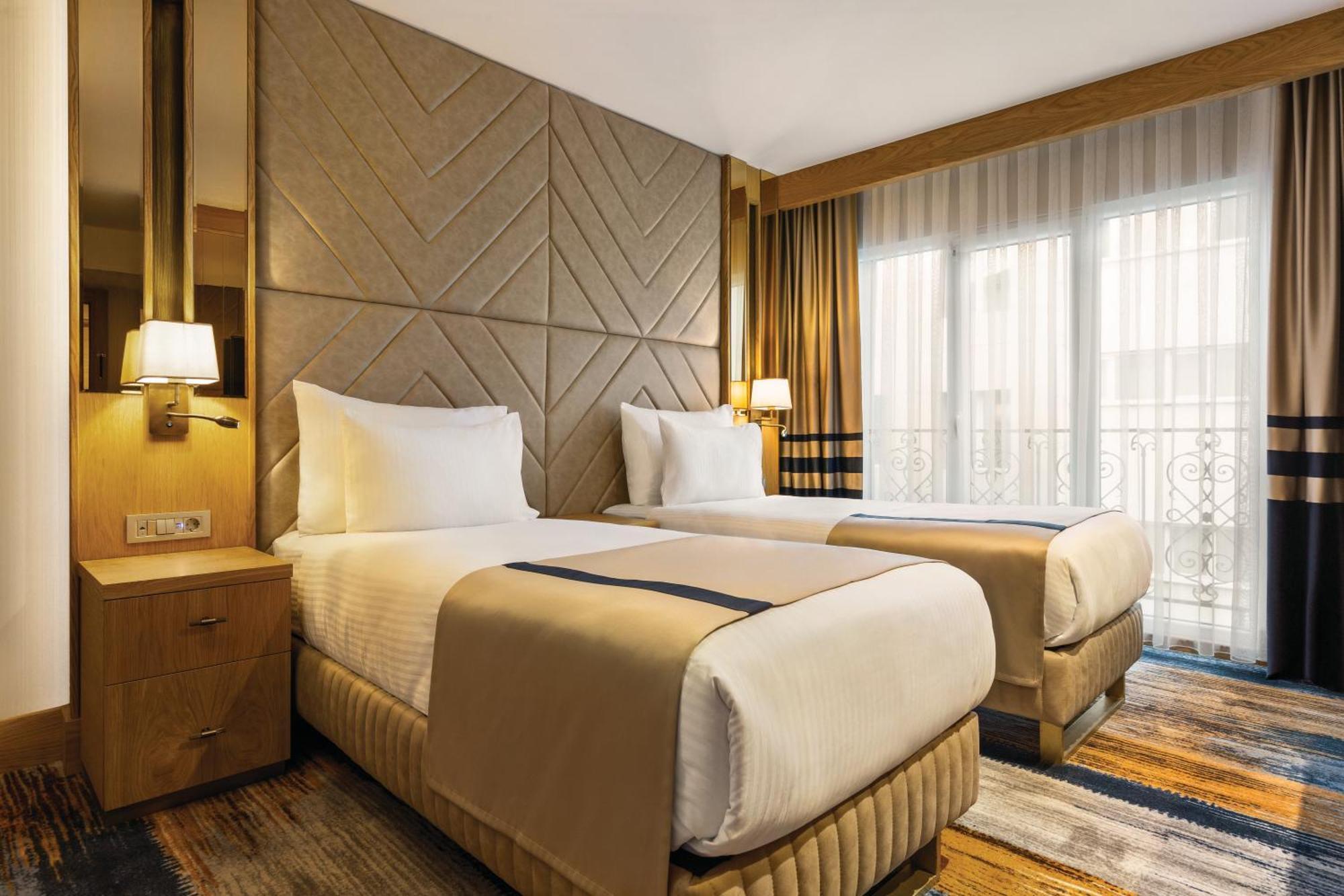 Days Inn By Wyndham Istanbul Bomonti Bagian luar foto