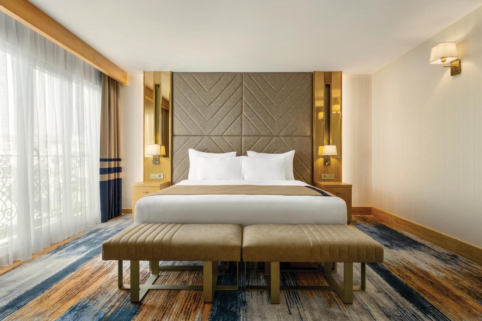 Days Inn By Wyndham Istanbul Bomonti Bagian luar foto