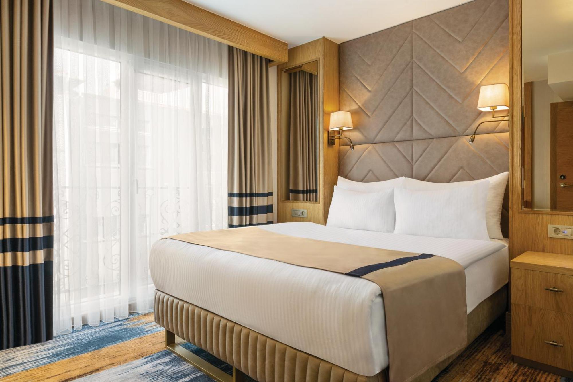 Days Inn By Wyndham Istanbul Bomonti Bagian luar foto