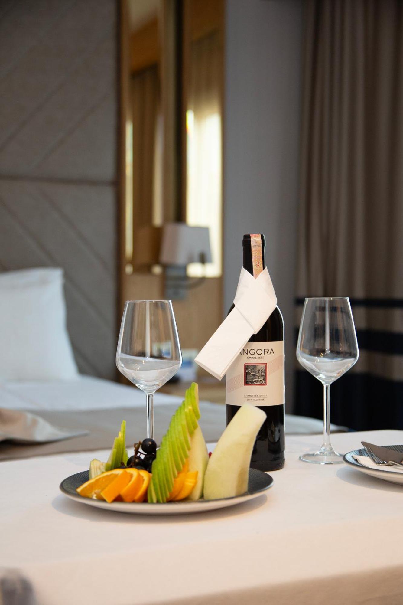 Days Inn By Wyndham Istanbul Bomonti Bagian luar foto