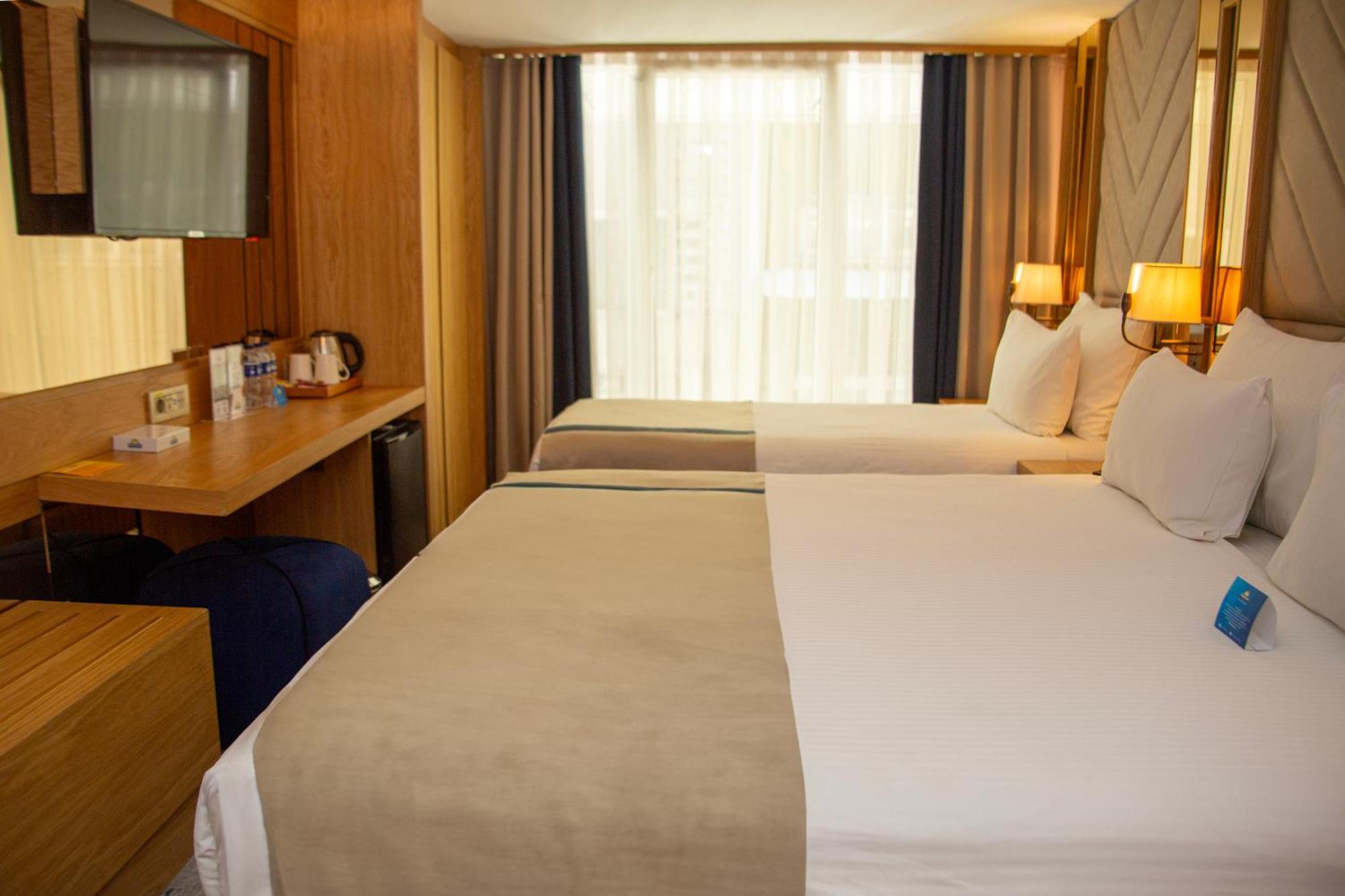 Days Inn By Wyndham Istanbul Bomonti Bagian luar foto